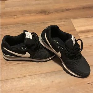 Men’s size 7.5 Nike shoes